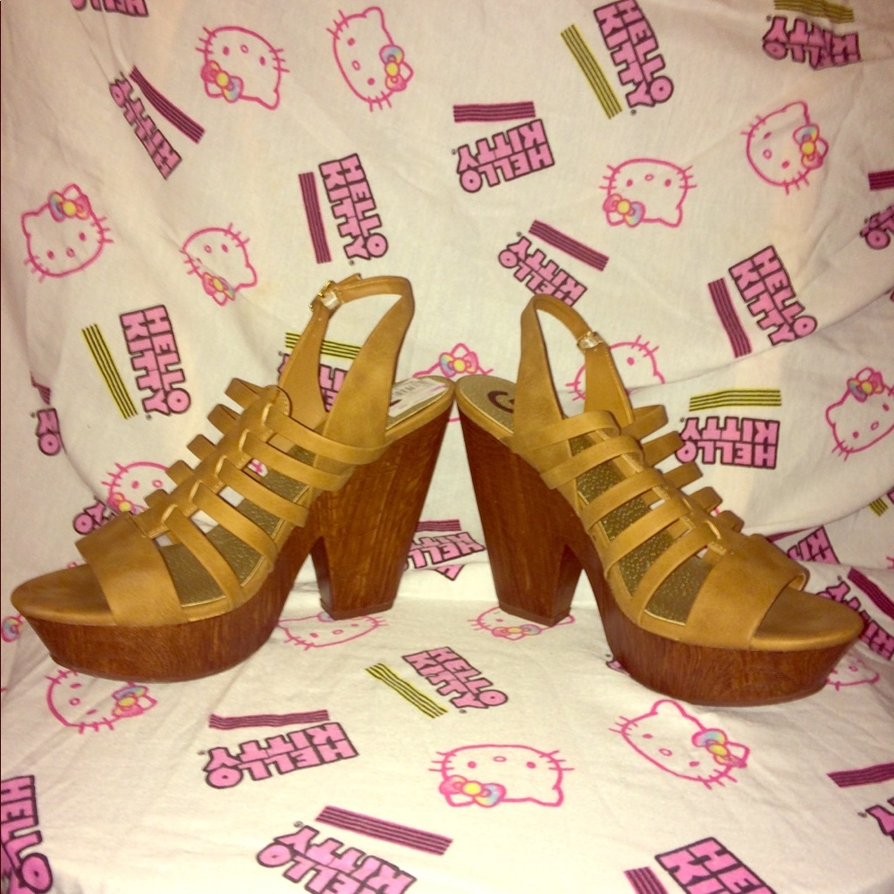 New guess strappy-Clogs 👠